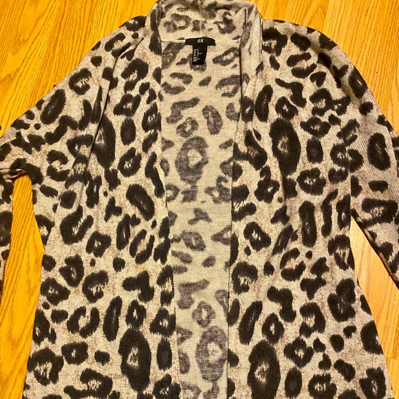 H & M cheetah print cardigan sz M - Picture 3 of 3